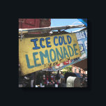 Eiskalte Lemonade, Straßenmesse Upper West Side NY Leinwanddruck<br><div class="desc">Das Foto der Leinwand zeigt ein originales Farbfoto der Eiskältemonade,  das bei einem Straßenfestival in NYC zum Verkauf angeboten wird.</div>