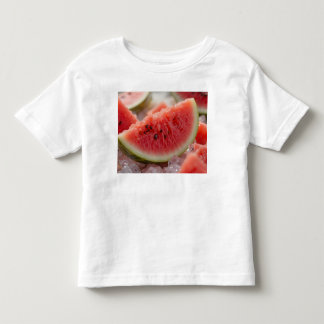Eiskalte Sommer-Vibes Kleinkind T-shirt