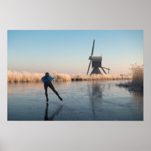 Eislaufen an Windmühle und Schilf vorbei Plakat