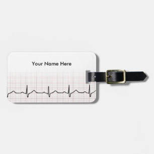 EKG Herzschlag auf Zeichenpapier mit Gepäckanhänger