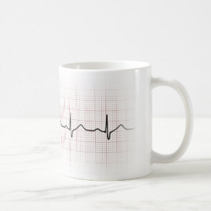 EKG Herzschlag auf Zeichenpapier mit Kaffeetasse
