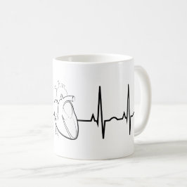 EKG mit der realistischen Herz-Kaffee-Tasse Tasse