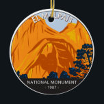 El Malpais National Monument New Mexico Vintag Keramik Ornament<br><div class="desc">Das Malpais National Monument Vektor Kunstwerk Design. Der Name El Malpais stammt aus dem spanischen Begriff Malpaís,  was Badlands bedeutet,  aufgrund des äußerst unfruchtbaren und dramatischen vulkanischen Feldes,  das einen Großteil des Parks bedeckt.</div>