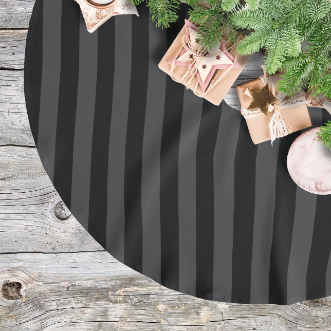 Elagnat Black & Smoky Black Vertical Stripes Polyester Weihnachtsbaumdecke (Von Creator hochgeladen)