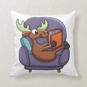 Elche las ein Buch auf einem Sofa Rückenfarbe Kissen