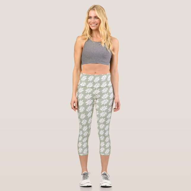 Elder Leaf Pattern White on Green Capri Leggings (Vorderseite)