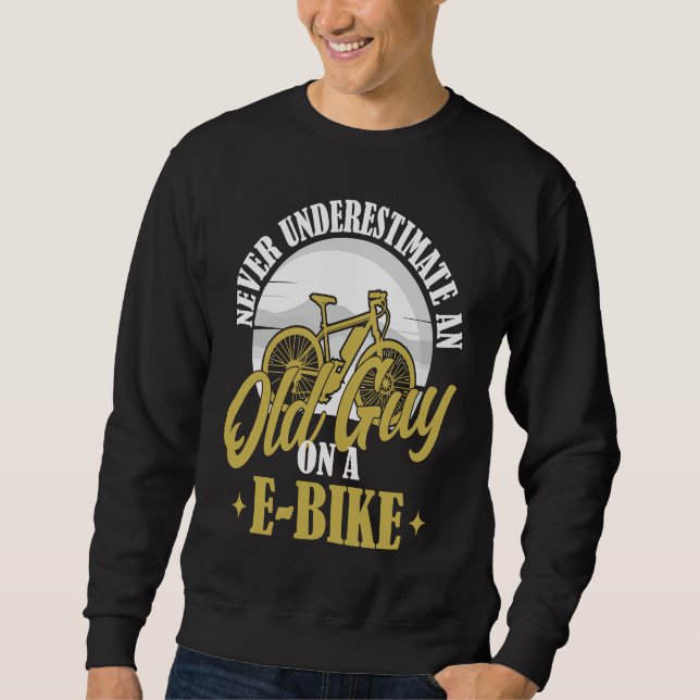 Electric Biker Never Underestimate An Old Man On A Sweatshirt (Vorderseite)