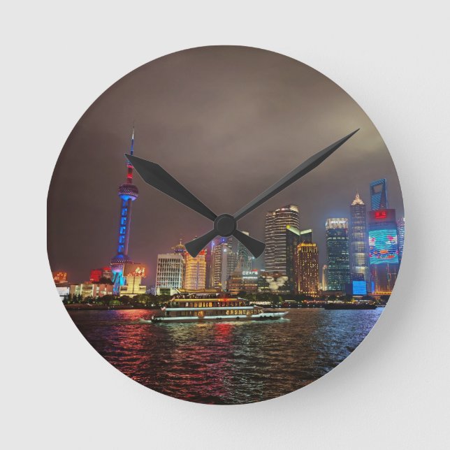 Electric Dreams - Futuristic Shanghai Skyline, A C Runde Wanduhr (Vorderseite)