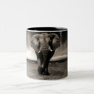 Elefant auf der Flucht Zweifarbige Tasse