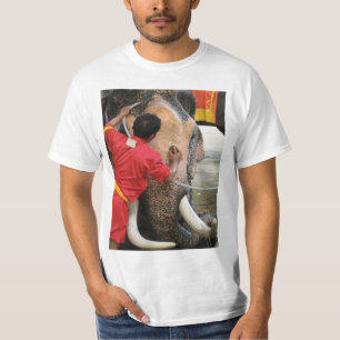Elefant beim Baden ... Ayutthaya, Thailand T-Shirt
