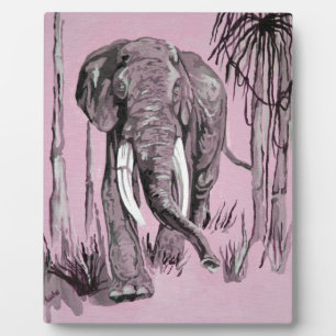Elefant, der durch die waldreiche Savanne in Rosa Fotoplatte