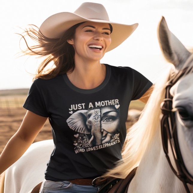 Elefant Embrace in der künstlerischen Fusion T-Shirt (Von Creator hochgeladen)