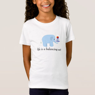Elefant im Balanceakt T-Shirt