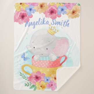 Elefant in einem Teacup mit Blume und Individuelle Sherpadecke
