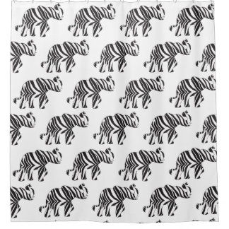 Elefant in einer Zebra-Print Duschvorhang