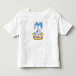 Elefant mit Badewanne voller Wasser Kleinkind T-shirt