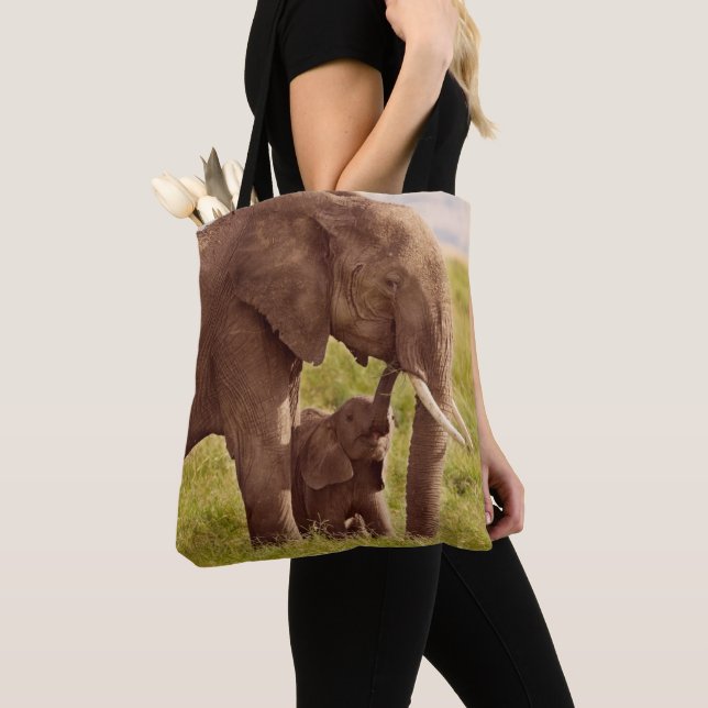 Elefant u. Baby Getty Bild-| (Von Nahem)