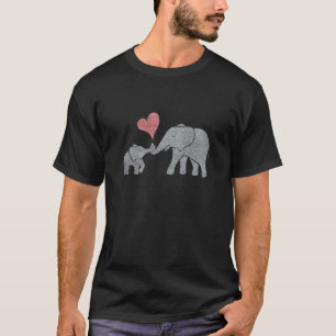 Elefant umarmt graue Mama und Baby mit rotem T-Shirt