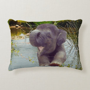 Elefant und Wasser Zierkissen