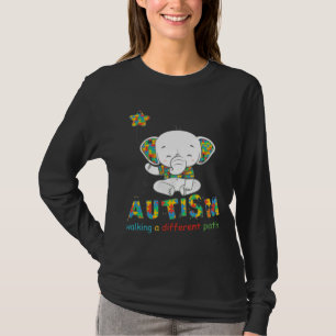 Elefantenautismus auf einem anderen Weg Angepasst T-Shirt
