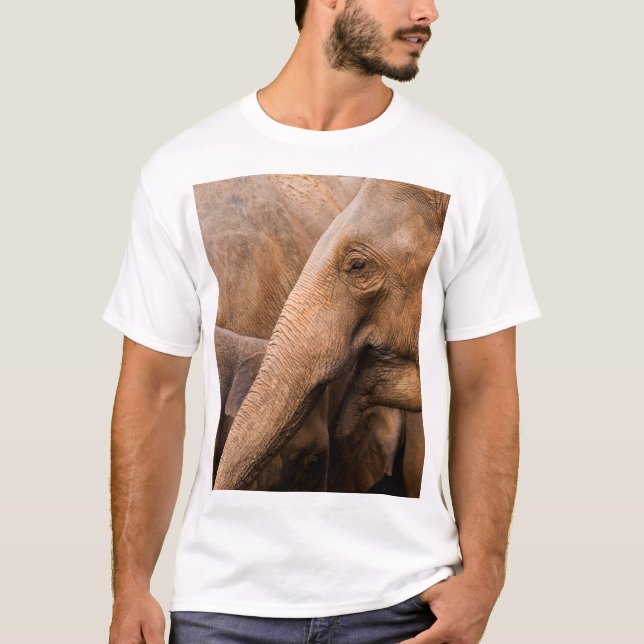 Elefantenfamilie: Majestic Wildlife T-Shirt (Vorderseite)