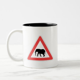 Elefantenkreuzungsschild Tasse