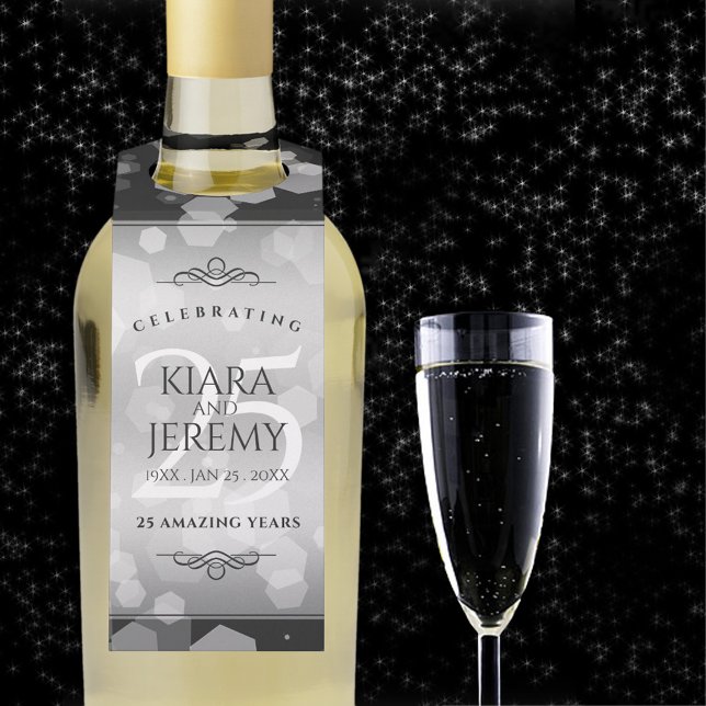 Elegant 25. Silberhochzeit Flaschenanhänger (25th silver wedding anniversary bottle hanger with champagne flute on a starry night sky. )