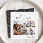 Elegant 3 Foto Collage Happiest Hanukkah<br><div class="desc">Freuen Sie sich auf diese modernen Hanukkah-Urlaubskarten mit 3 Ihrer Lieblingskarten (eine vertikale und zwei kleine horizontale oder landschaftlich orientierte). "Happiest Hanukkah" erscheint oben in der Hand mit Schriftzeichen und klassischen Serifenschriften. Personalisieren Sie mit Ihrem Familiennamen und dem Jahr unten rechts.</div>