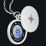 Elegant 45. Sapphire Hochzeit Jahrestag Medaillon<br><div class="desc">Feiern Sie mit diesem Gedenklocket den 45. Saphirhochzeit-Jubiläum! Elegante schwarze Serifen und serifenlose Schriftzeichen mit hexagonalen Konfetti auf einem saphirblauen Hintergrund sorgen für eine unvergessliche Touch für diesen besondere Anlass und einen außergewöhnlichen Meilenstein. Passen Sie die Namen der glücklichen Paare an und fügen Sie ein Datum für ihren Saphirjubiläum hinzu....</div>