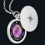Elegant 47. Geburtstag von Amethyst Medaillon<br><div class="desc">Feiern Sie den 47. Hochzeitstag mit diesem eleganten Schloss! Elegante Schwarz-Weiß-Schriften mit vergoldeten sechseckigen Konfetti auf einem amethystischen lila Hintergrund fügen diesem besondere Anlass eine unvergessliche Touch und einen außergewöhnlichen Meilenstein hinzu. Passen Sie die Namen der glücklichen Paare an und fügen Sie Termine für ihren Amethyst-Jubiläum hinzu. Design © W.H....</div>