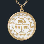 Elegant 50. Golden Wedding Anniversary Custom Vergoldete Kette<br><div class="desc">Elegante Gold Blume Happy 50. Wedding Anniversary Gold platzierten Necklace Design. Sie können die Namen und den Text ganz einfach ändern oder entfernen. Sie können auch den Schriftart, die Farbe des Schriftartes und die Größe des Schriftartes ändern, wenn Sie gewollt haben. Klicken Sie auf —>"Personalisieren", um die Anpassungstools zu finden....</div>