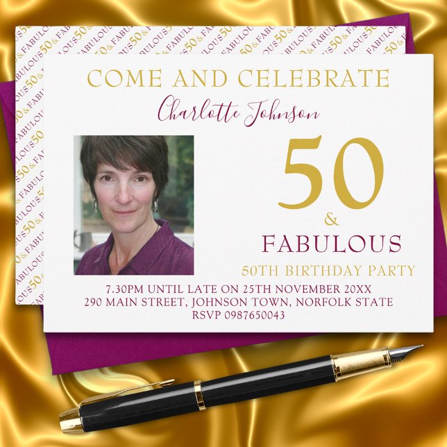 Elegant 50 und fabelhaftes Foto 50. Geburtstag Einladung (50 & fabulous stylish purple and gold custom photo template 50th birthday party invitation )