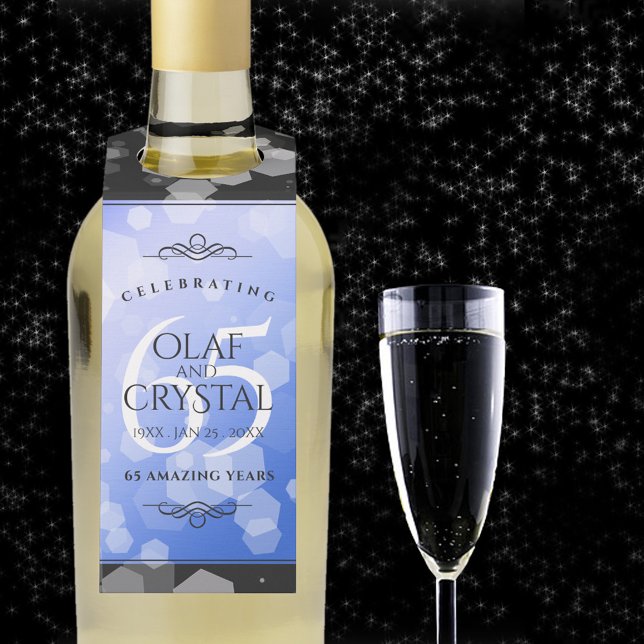 Elegant 65. Blue Sapphire Hochzeitstag Flaschenanhänger (65th wedding anniversary bottle hanger with champagne flute on a starry night sky.)