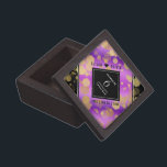 Elegant 6. Geburtstag von Amethyst Kiste<br><div class="desc">Feiern Sie mit dieser stilvollen Sake-Box das 6. Amethyst-Hochzeitstag! Elegante Schwarz-Weiß-Schriften mit vergoldeten sechseckigen Konfetti auf einem amethystischen lila Hintergrund fügen diesem besondere Anlass und Meilenstein eine unvergessliche Touch hinzu. Personalisieren Sie die Namen und Daten der Ehe des Paares. Design © W.H. Sim. Weitere Informationen unter zazzle.com/expressionsoccasions</div>