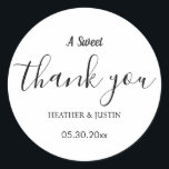 Elegant A Sweet Danke Gastgeschenk Hochzeit Runder Aufkleber<br><div class="desc">Elegant A Sweet Dankeschön Gastgeschenk Hochzeit Classic Round Sticker Elegant A Sweet Dankeschön Gastgeschenk Hochzeit Stickers Hochzeitsaufkleber für Gefälligkeiten, ein Dankeschön-Aufkleber, Gastgeschenk Aufkleber, Hochzeitskartentetiketten, Hochzeitsfeier Gefallen-Etiketten, Gastgeschenk Hochzeit Aufkleber, elegant, danke Ihnen Aufkleber, weiß</div>