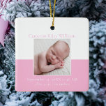 Elegant Baby Girl Neuborn Foto Pink Christmas Keramikornament<br><div class="desc">Ein klassisches Foto-Kind-Geburtsankündigung Weihnachtsschmuck in hübsch rosa mit wunderschöner kursiver Typografie über Ihrem lieblichen Neugeborenen-Foto. Passen Sie dieses doppelseitige Geschenk mit Ihrem Lieblings-Foto Ihres neuen Säuglings an neue Großeltern oder Eltern. Fügen Sie die Geburtsstatistiken in weißer Schrift für den 1. Weihnachtskuchen eines Babys und ein 2. Bild auf der Rückseite...</div>