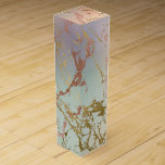 Elegant Beige Marble | Minze Sage Green Rose Gold Weinbox<br><div class="desc">Ein ausgeklügeltes femininines Design mit einer modernen, kupfergrünen Marmorstruktur in einer wunderschönen, mutierten ombre-Imitaten aus metallischer Bronze, Rose Gold und minzgrüne Palette mit Goldfolie. Dieser handbemalte Farbverlauf fügt den perfekten Pop der Farbe hinzu. Aus der Kollektion "Modern Watercolor Marbles" zeichnet sich dieses Design durch abstrakte flüssige Wirbel aus, die ein...</div>