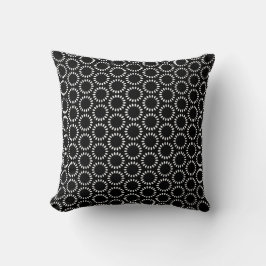 Elegant Black and White Petal Mandala Pattern Kissen