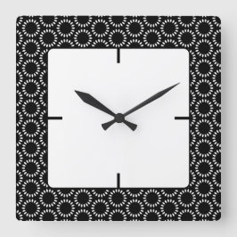 Elegant Black and White Petal Mandala Pattern Quadratische Wanduhr