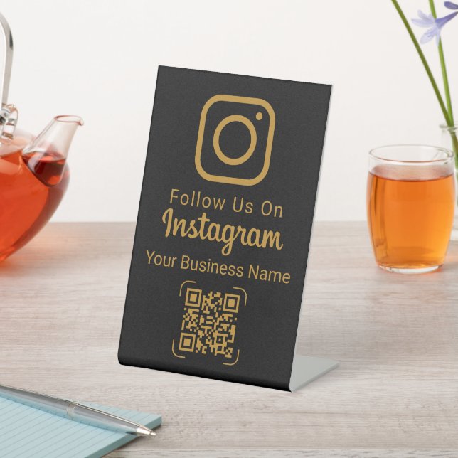 Elegant Black Gold Instagram Business Display Sockelschild (In SItu)