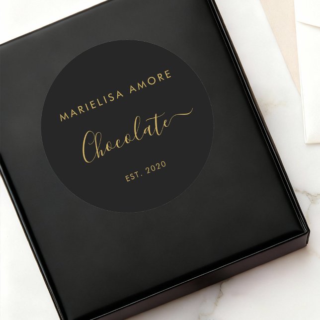 Elegant Black Gold Script Chocolatier Qr Code Runder Aufkleber (Von Creator hochgeladen)