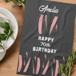 Elegant Black Pink Watercolor 70th Happy Birthday Geschirrtuch<br><div class="desc">Elegantes Black Pink Watercolor 70. Happy Geburtstagsküche Handtuch. Personalisieren Sie es mit Ihrem Namen und Alter.</div>