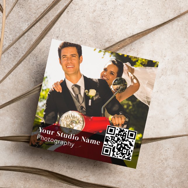 Elegant Black Simple Fotografy Contact Info Quadratische Visitenkarte (Von Creator hochgeladen)