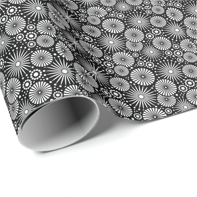 Elegant Black White Geometric Flowers Starburst Geschenkpapier (Rolleneckpunkt)