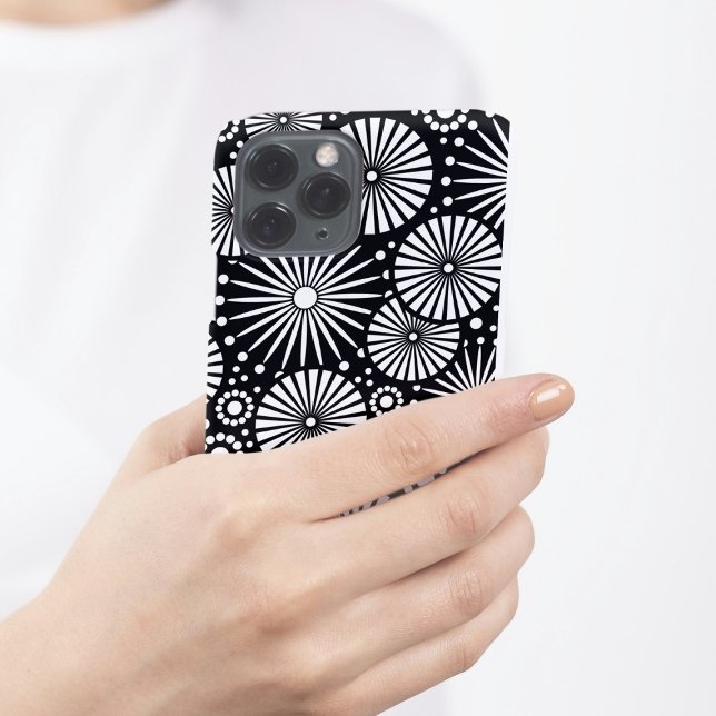 Elegant Black White Geometric Flowers Starburst iPhone Hülle (Von Creator hochgeladen)