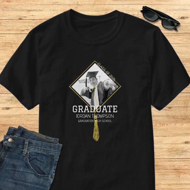Elegant Black & White Graduate Photo School Name T-Shirt (Von Creator hochgeladen)