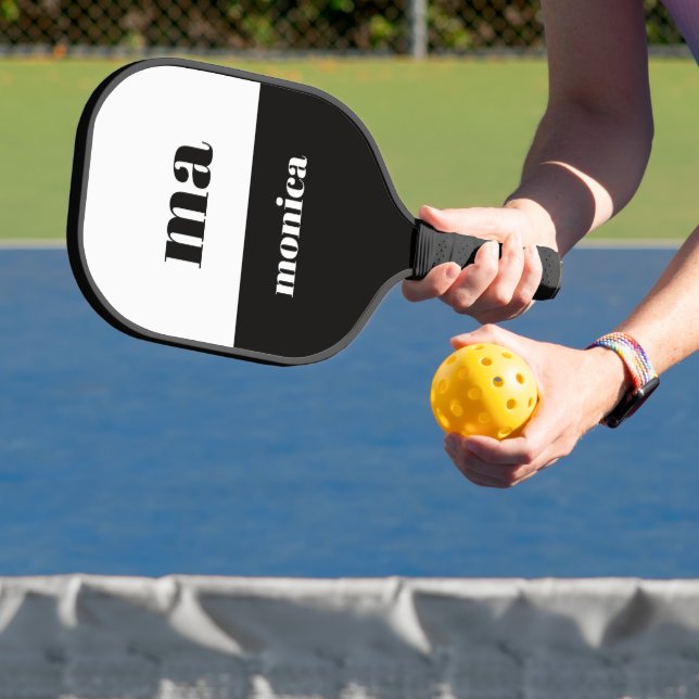 elegant black &white script monogram initial  pickleball schläger (InSitu)