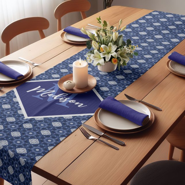 Elegant-blau-grau anfänglich mit Monogramm Kurzer Tischläufer (Von Creator hochgeladen)