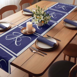 Elegant-blau-grau-Anfangsmonogramm Kurzer Tischläufer