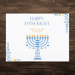 Elegant Blue and Gold Menorah Hanukkah Feiertagspostkarte<br><div class="desc">Feiern Sie das Festival der Lichter mit dieser schönen Hanukkah Postkarte. Mit einer beeindruckenden blauen und goldenen Menorah, bringt diese Karte Wärme und Freude zu Ihren Hanukkah Grüße. Die feinen Blumendetails in den Ecken verleihen dem Ganzen eine Touch Eleganz und machen es zu einem idealen Ort, um seinen Lieben Liebe...</div>
